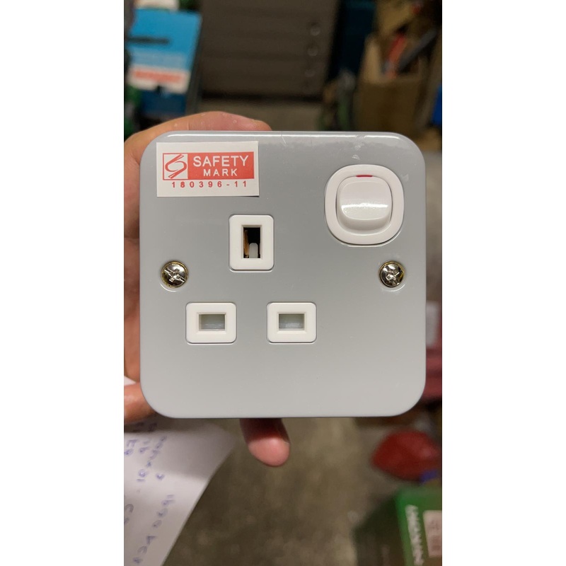 BRITZ 1X13A Metal Socket (Single) | Model : SKT-NM113